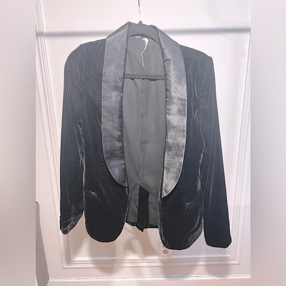 SOFT BLACK HOLIDAY BLAZER // WILLOW AND CLAY // size media 🖤 - Picture 7 of 7